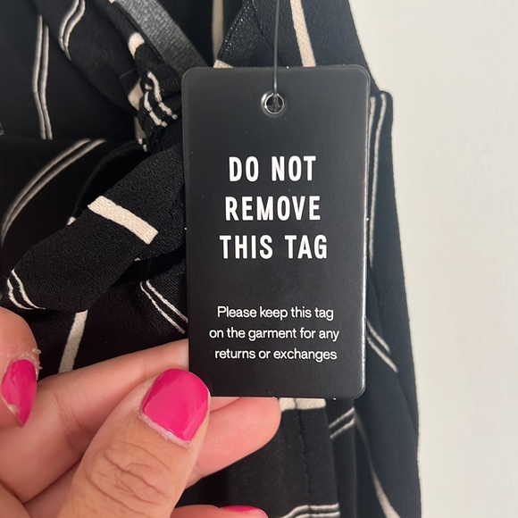 Express NEW dress, size Medium - Picture 3 of 4